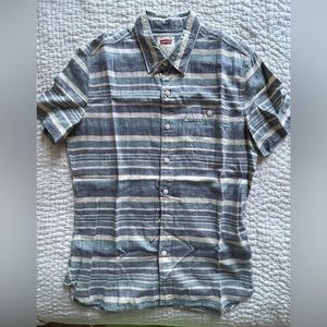 Levi’s Button down short sleeve linen summer shirt